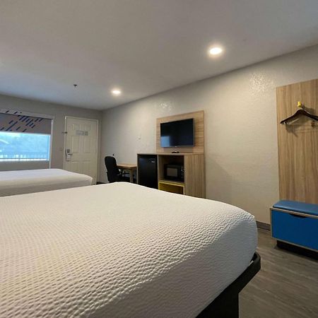 Days Inn By Wyndham Near Seaworld סן אנטוניו מראה חיצוני תמונה
