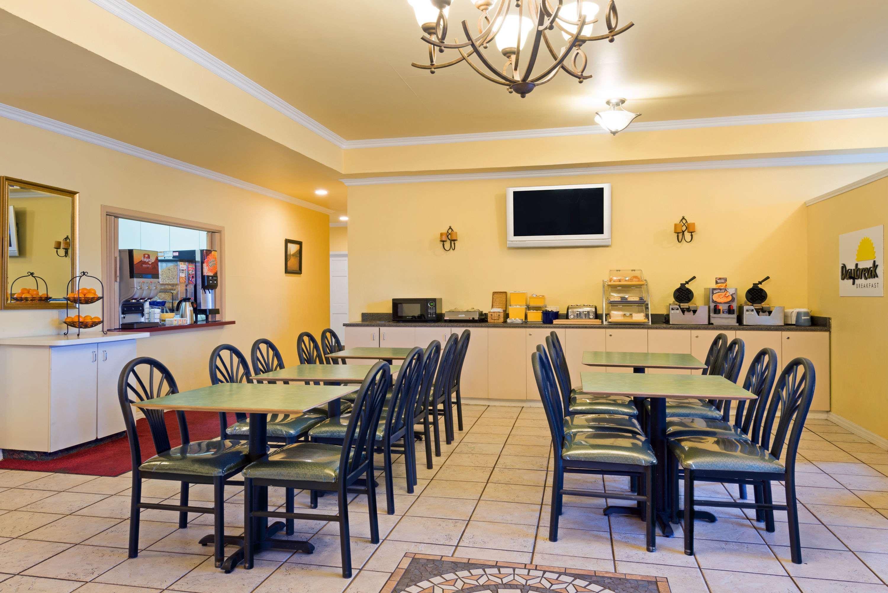 Days Inn By Wyndham Near Seaworld סן אנטוניו מראה חיצוני תמונה