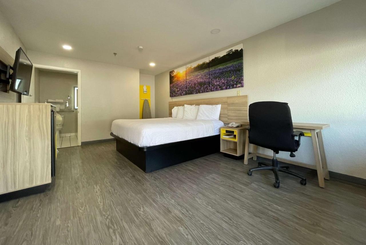 Days Inn By Wyndham Near Seaworld סן אנטוניו מראה חיצוני תמונה