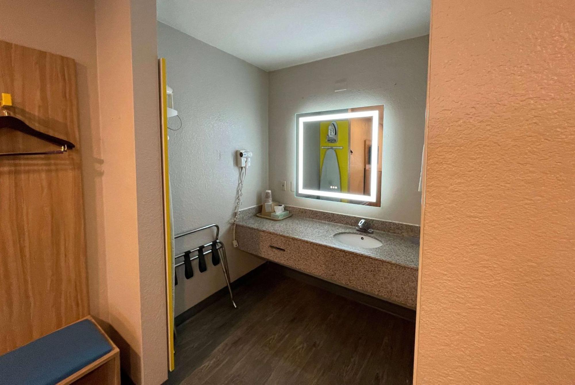 Days Inn By Wyndham Near Seaworld סן אנטוניו מראה חיצוני תמונה