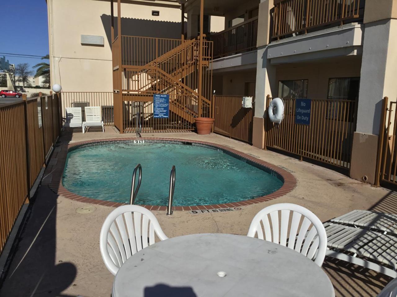 Days Inn By Wyndham Near Seaworld סן אנטוניו מראה חיצוני תמונה